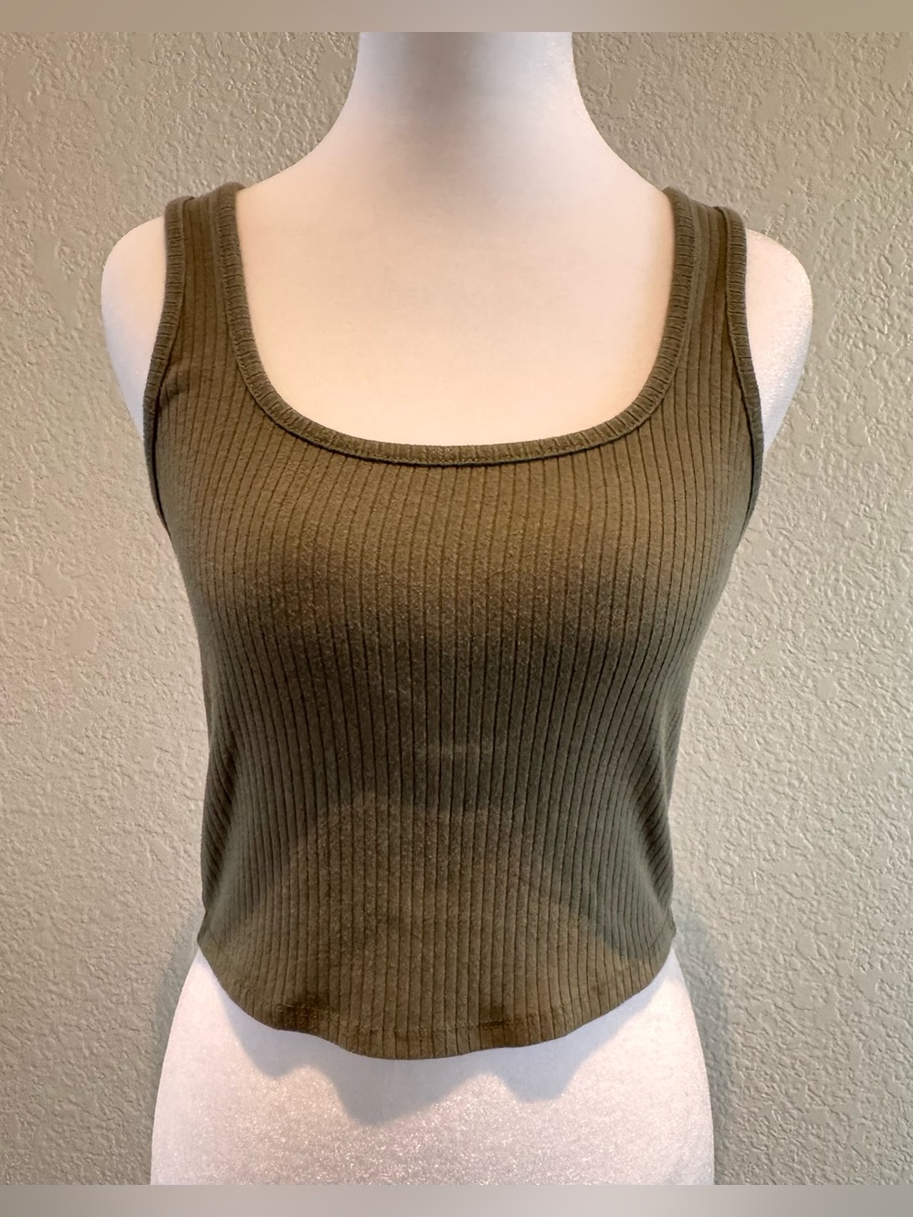 Essentials by Full Tilt Olive Green Ribbed Crop Tank Top Size Medium
